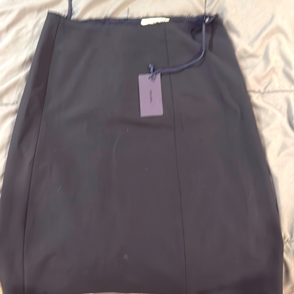 Prada skirt

Black Prada skirt